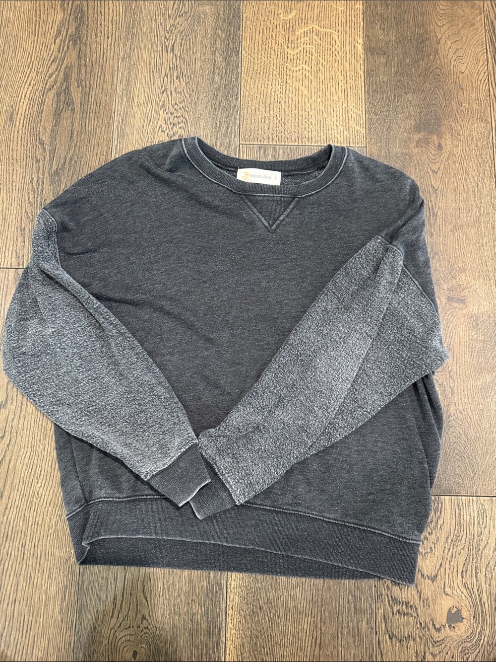 Ocean Drive Women’s Two-Tone Charcoal Crewneck Sweatshirt Size small